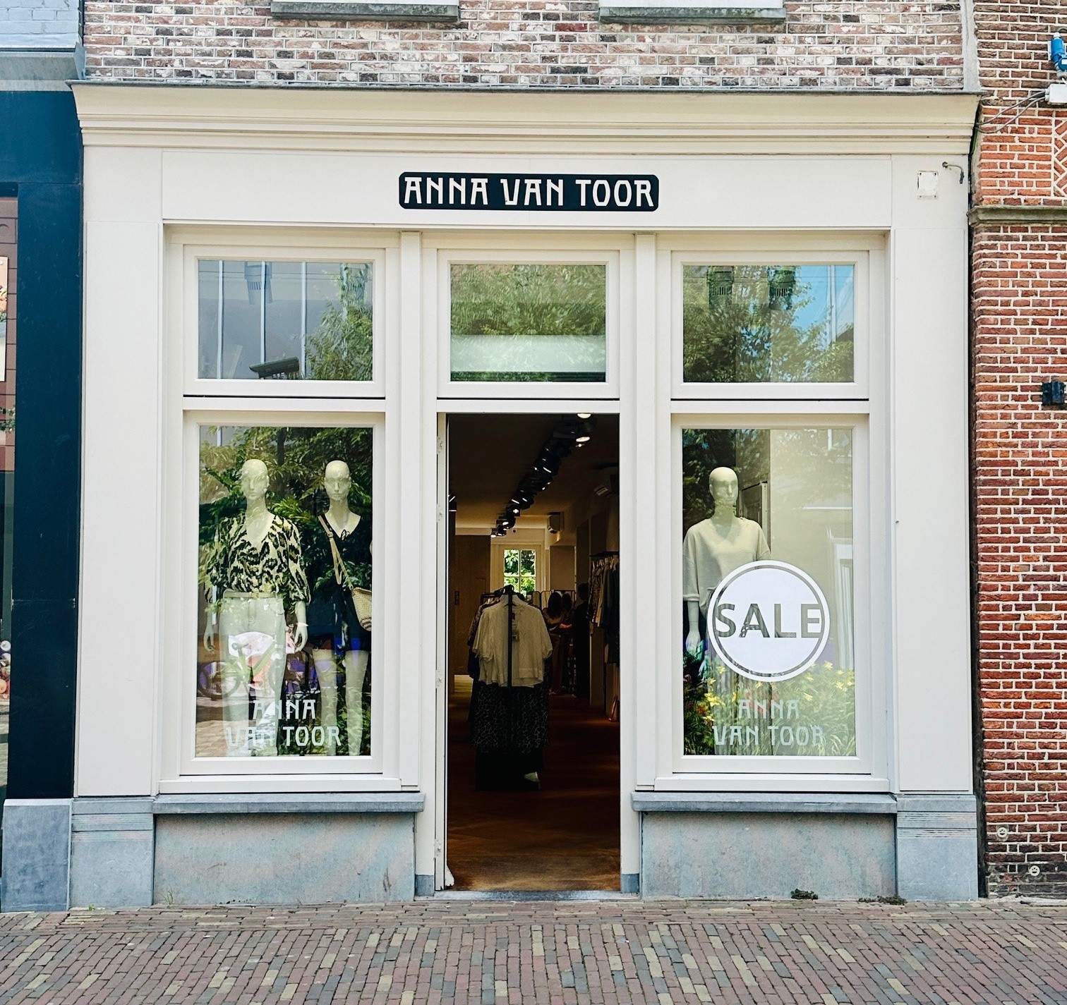 Buitenkant van de winkel Anna van Toor